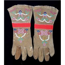 Sioux Beaded Gauntlet Gloves circa 1885