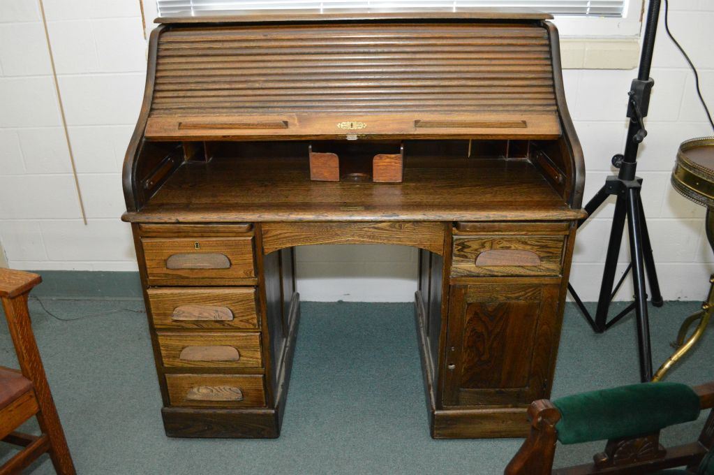 Antique double pedestal "S" curved roll top desk with pigeon hole