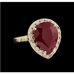 6.97ct Ruby and Diamond Ring - 14KT Yellow Gold