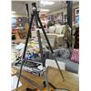 Image 1 : TRIPOD