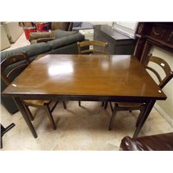 VINTAGE WOOD DINING TABLE WITH PULL OUT LEAFS AND EITHER END