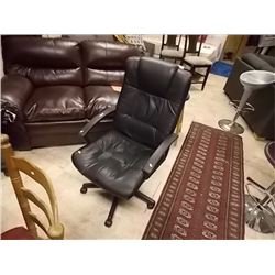 BLACK OFFICE CHAIR