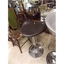 HYDRAULIC LIFT BAR STOOL - BLACK AND CHROME