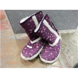 SHOES/SLIPPERS - WOMANS - (NO BRAND TAG) - SLIPPERS - PURPLE AND PINK DOT - SIZE 9.5
