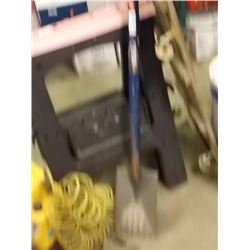 GARANT GRIZZLY ROOFING SHOVEL