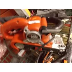 B & D BRUGSTORE BELT SANDER WITH RETRACTABLE HOOD