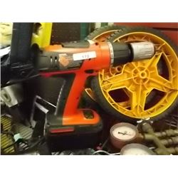 B & D 18VOLT DRILL KIT - 2 BATTERY AND CHARGER
