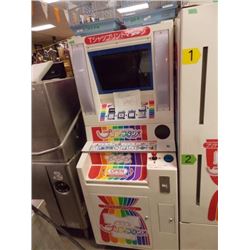 PRETTY STUDIO T-SHIRT VENDING MACHINE - HAS KEYS WITH JOY STICK