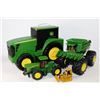Image 1 : BOX OF JOHN DEER COLLECTIBLES INCLUDING CARRYING