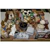 Image 1 : FLAT OF ASSORTED FIGURINES NEW FROM GIFT SHOP