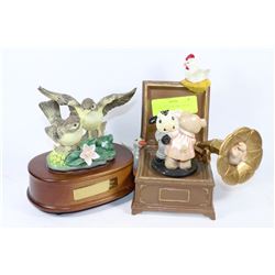 LOT OF 2 MUSICAL ORNAMENTS