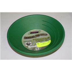 LOT OF 2 PROSPECTING 10" PANS GREEN