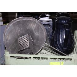 TRAY WITH 4 THERMOS, 2 GRATERS, & STRAINER