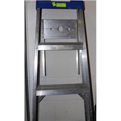 6' ALUMINUM STEP LADDER