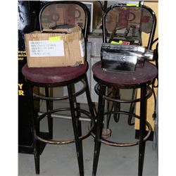 2 BAR STOOLS