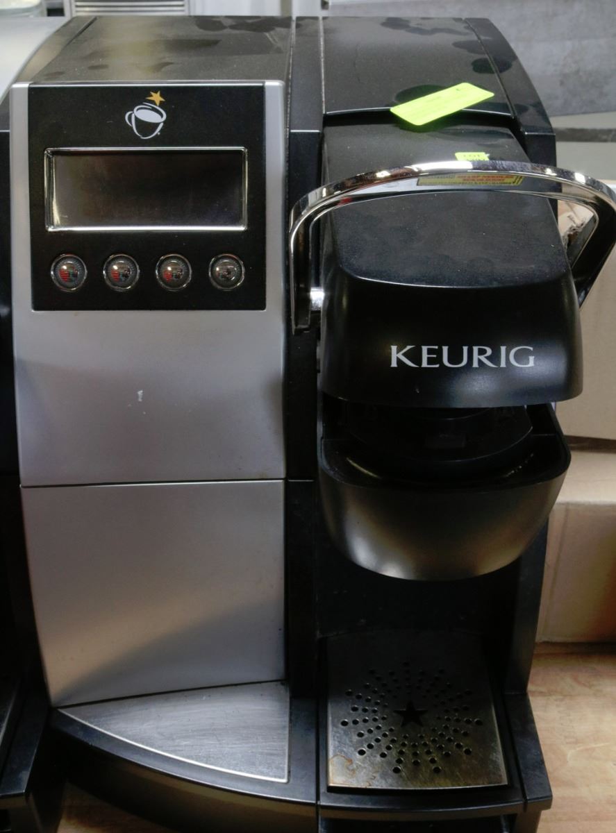 COMMERCIAL KEURIG COFFEE MACHINE BLACK
