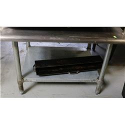 STAINLESS STEEL TABLE