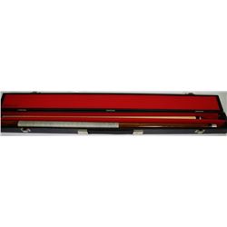 TWO PIECE DUFFERIN 19oz POOL CUE IN CASE