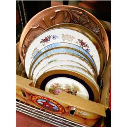 BOX WITH ASSORTED COLLECTORS PLATES INCLUDING