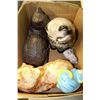 Image 1 : BOX OF DECORATIVE CATS INCLUDING CAT BANK
