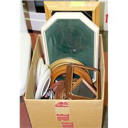 BOX OF COLLECTOR PLATES & WOODEN PLATE FRAMES