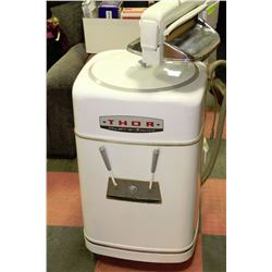 THOR VINTAGE WRINGER/WASHER IN EXCELLENT COND.