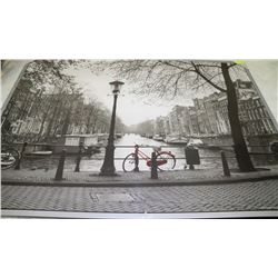 BLACK AND WHITE FRAMED CITY SCENE PICTURE