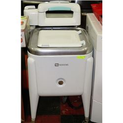 VINTAGE MAYTAG WRINGER WASHING MACHINE