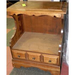 MAPLE WOOD END TABLE