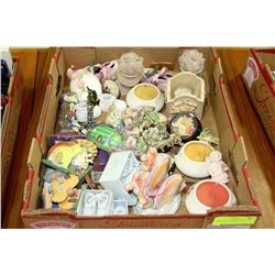 TRAY OF GIFT STORE ORNAMENTS INCLUDING CANDLES,