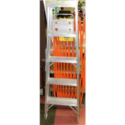 ALUMINUM 5 FT LADDER