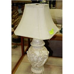 VINTAGE CHERUB WHITE LAMP