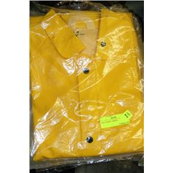 RAIN JACKET - SIZE M