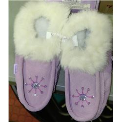 PAIR OF MOCCASINS SLIPPERS AS THE COME