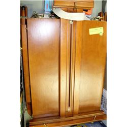 PORTABLE FOLDING ART EASEL