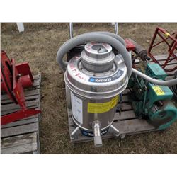 Shop vac, (2) backpack sprayers