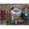 Image 1 : Shop vac, (2) backpack sprayers