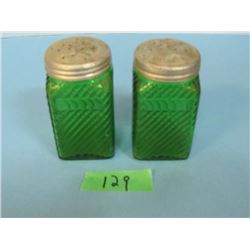lot of 2 depression glass salt & peper shakers