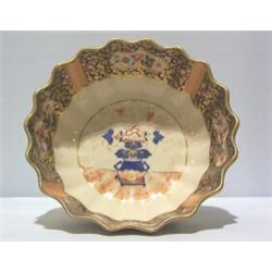 AN IMPRESSIVE COPELAND BOWL, with Imari style decoration, having wavy rim, bowl on upturned foot. I.