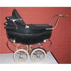 A VINTAGE DOLLS PRAM, by Roslyn, in need of restoration 20 - 40...