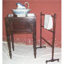 A GEORGAIN MAHOGANY TOWEL RAIL/STAND 80 - 120...