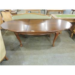 WALNUT DINING TABLE SCALLOPED QUEEN ANN