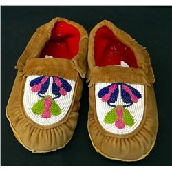 Vintage Beaded Woodlands Moccasins