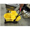 Image 1 : Rubbermaid Mop Bucket w/Dolly