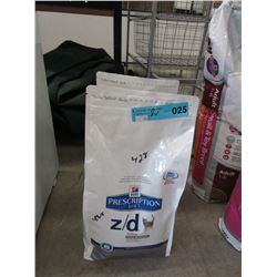 2 x 4 lb. bags of Hills dry cat food