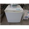 Image 1 : Small bar fridge - used