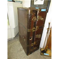 Vintage - Suitcase with brass corners