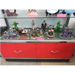 8 Plastic figurines - Horror themed