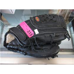 Easton baseball glove with leather palm - used