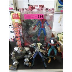 4 Collectible figurines - Includes Spider-Man